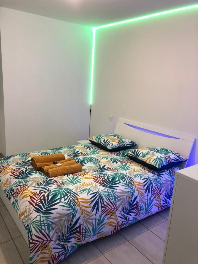 Superbe Appartement Роанн Екстер'єр фото